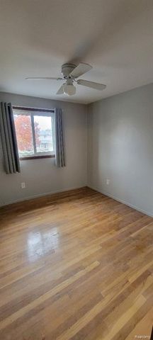 26421 Raine Street, Oak Park, MI 48237