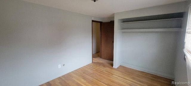 26421 Raine Street, Oak Park, MI 48237