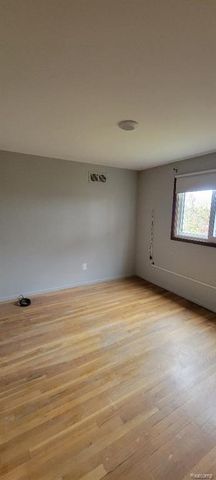 26421 Raine Street, Oak Park, MI 48237