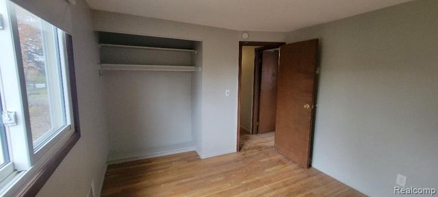 26421 Raine Street, Oak Park, MI 48237