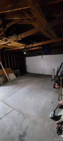 26421 Raine Street, Oak Park, MI 48237