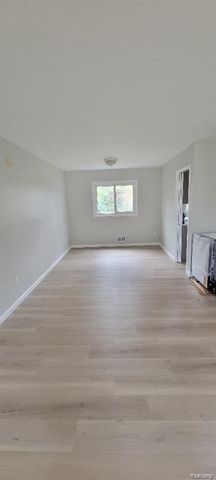 26421 Raine Street, Oak Park, MI 48237