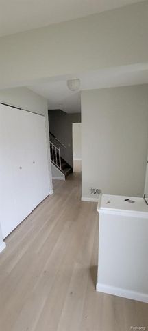 26421 Raine Street, Oak Park, MI 48237