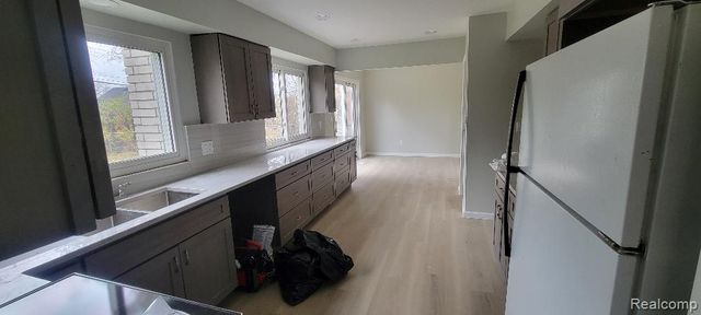 26421 Raine Street, Oak Park, MI 48237