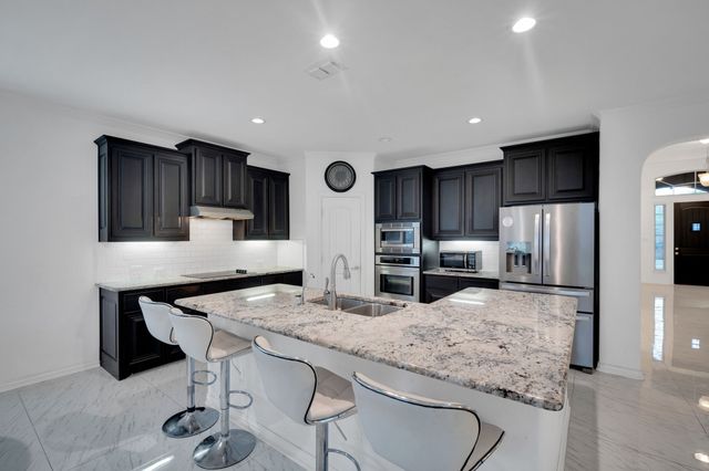 417 Ashlawn Drive, Midlothian, TX 76065