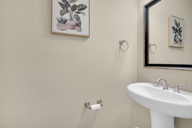 417 Ashlawn Drive, Midlothian, TX 76065