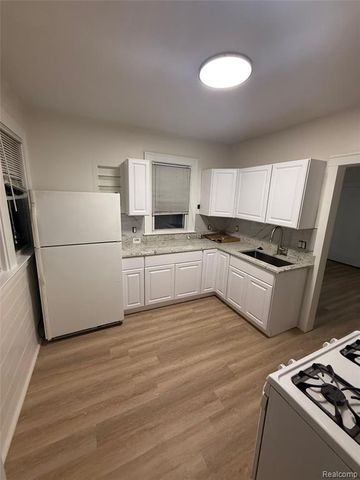 6819 Middlepointe Street, Dearborn, MI 48126