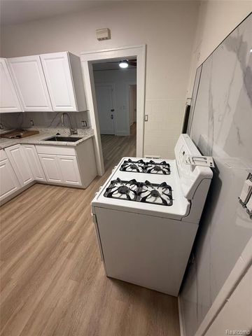 6819 Middlepointe Street, Dearborn, MI 48126