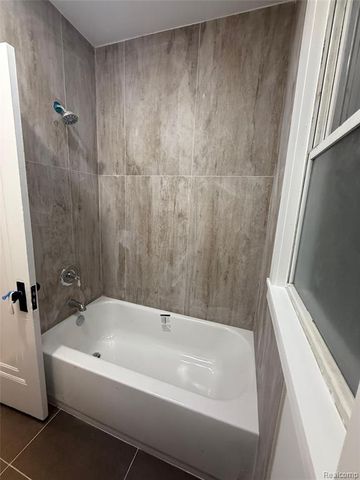 6819 Middlepointe Street, Dearborn, MI 48126