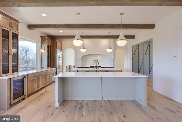 1233 HUNSICKER RD, Lancaster, PA 17601