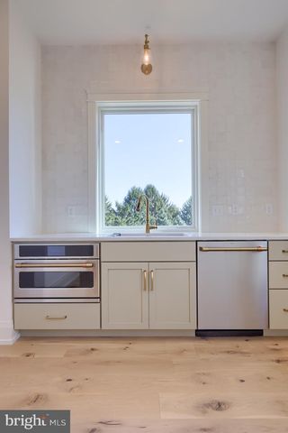 1233 HUNSICKER RD, Lancaster, PA 17601