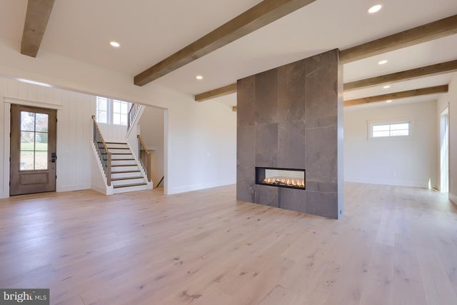 1233 HUNSICKER RD, Lancaster, PA 17601