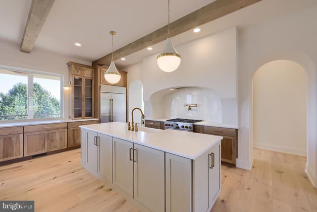 1233 HUNSICKER RD, Lancaster, PA 17601