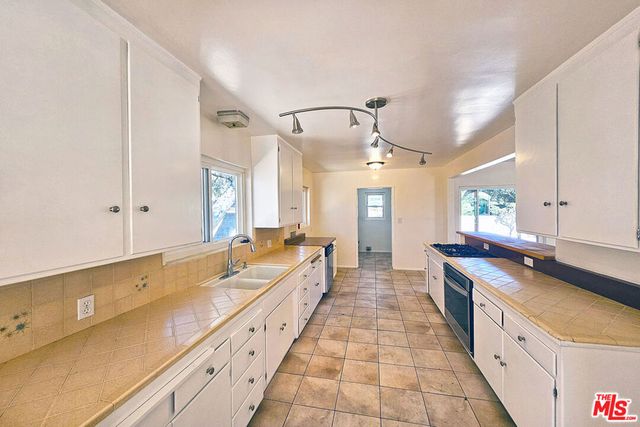 3700 Glenwood Avenue, Glendale, CA 91214