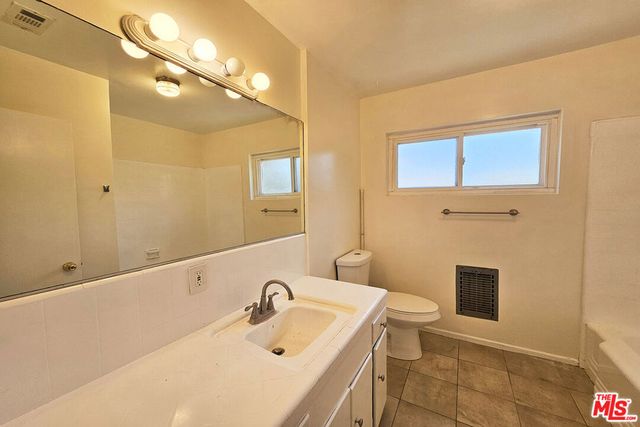 3700 Glenwood Avenue, Glendale, CA 91214