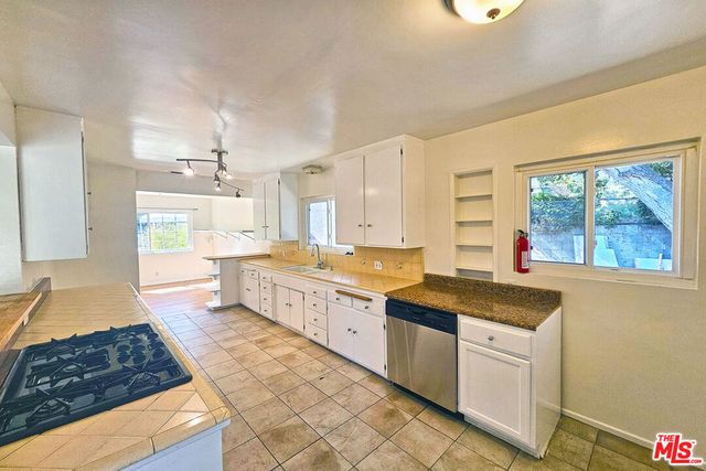 3700 Glenwood Avenue, Glendale, CA 91214
