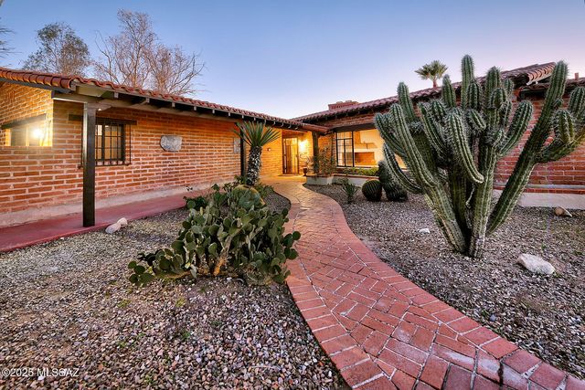 4740 N Camino Escuela, Tucson, AZ 85718