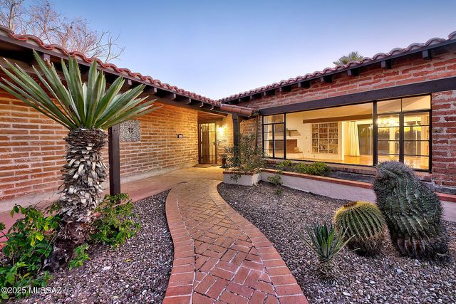 4740 N Camino Escuela, Tucson, AZ 85718