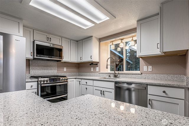 9214 Gem Drive SE, Olympia, WA 98513