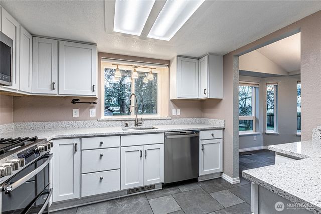 9214 Gem Drive SE, Olympia, WA 98513