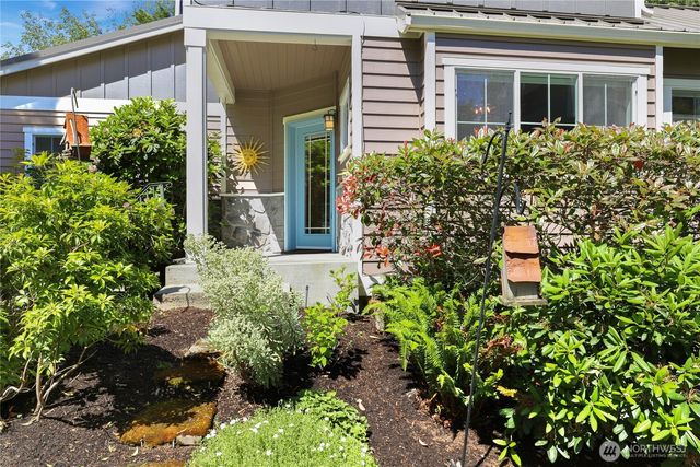 1834 Sakai Village Loop NE, Bainbridge Island, WA 98110