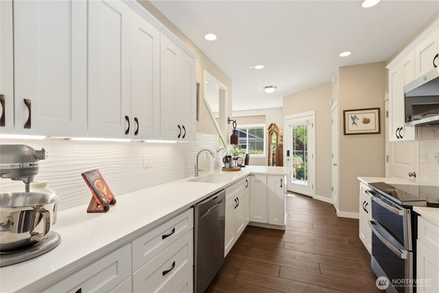 1834 Sakai Village Loop NE, Bainbridge Island, WA 98110