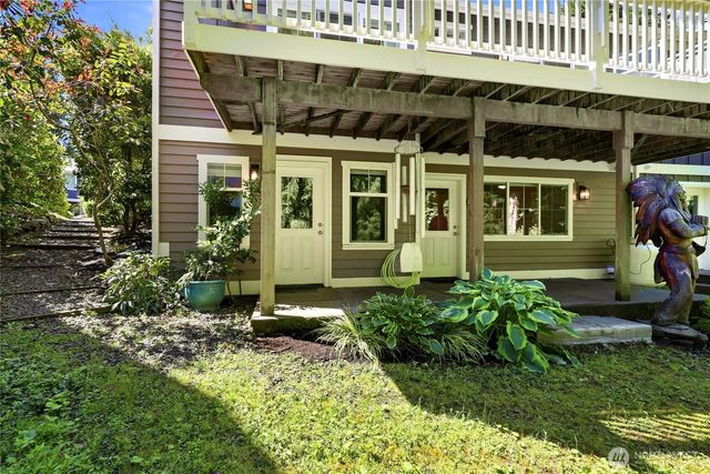 1834 Sakai Village Loop NE, Bainbridge Island, WA 98110