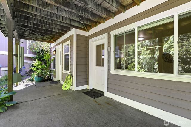 1834 Sakai Village Loop NE, Bainbridge Island, WA 98110