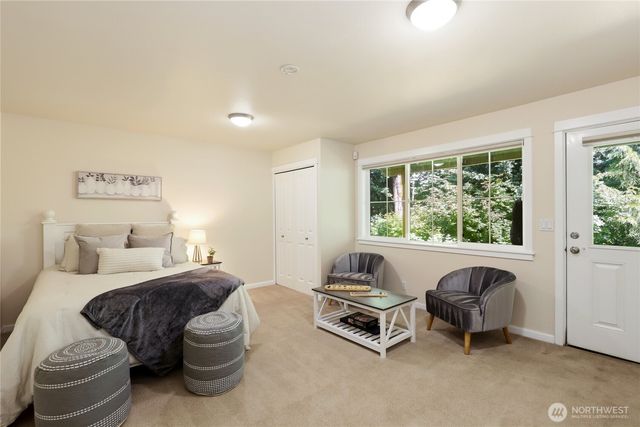 1834 Sakai Village Loop NE, Bainbridge Island, WA 98110