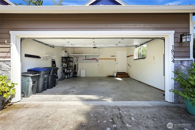 1834 Sakai Village Loop NE, Bainbridge Island, WA 98110