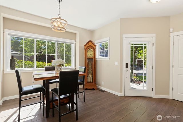 1834 Sakai Village Loop NE, Bainbridge Island, WA 98110