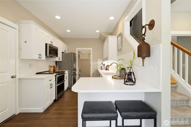 1834 Sakai Village Loop NE, Bainbridge Island, WA 98110