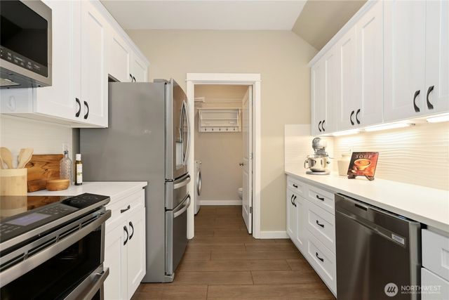 1834 Sakai Village Loop NE, Bainbridge Island, WA 98110