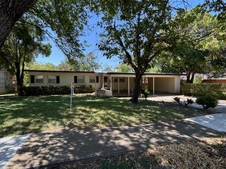 3363 Cromart Avenue, Fort Worth, TX 76133