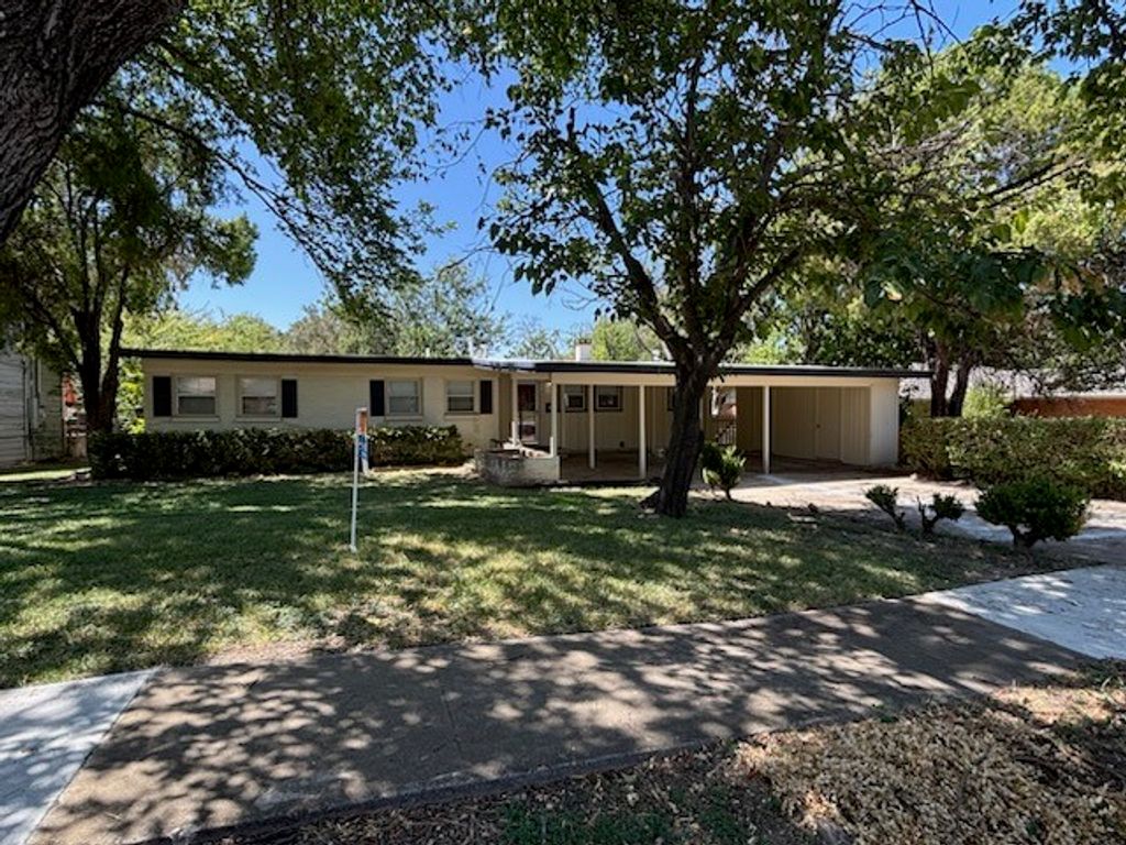 3363 Cromart Avenue, Fort Worth, TX 76133