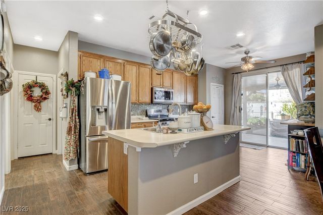 10030 Cambridge Blue Avenue, Las Vegas, NV 89147