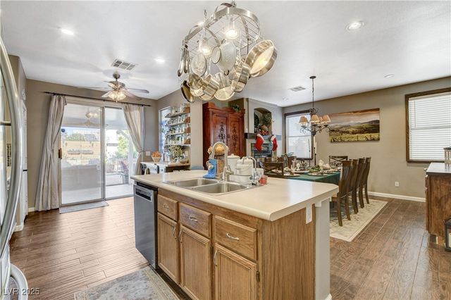 10030 Cambridge Blue Avenue, Las Vegas, NV 89147