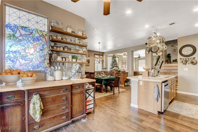 10030 Cambridge Blue Avenue, Las Vegas, NV 89147