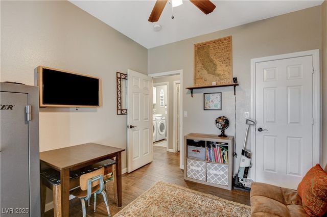 10030 Cambridge Blue Avenue, Las Vegas, NV 89147