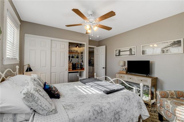 10030 Cambridge Blue Avenue, Las Vegas, NV 89147