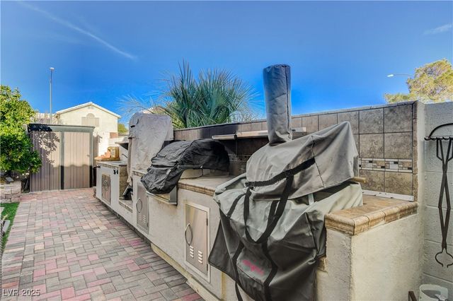 10030 Cambridge Blue Avenue, Las Vegas, NV 89147