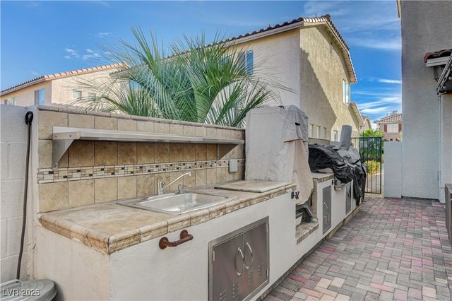 10030 Cambridge Blue Avenue, Las Vegas, NV 89147