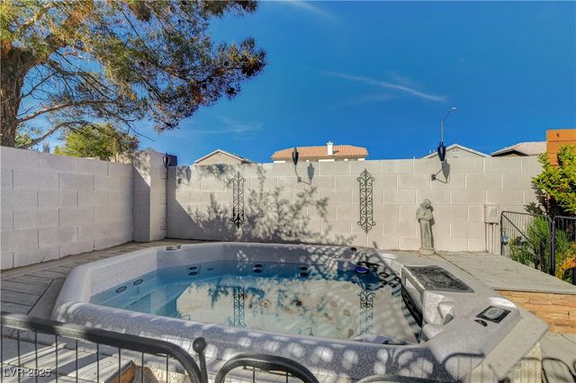 10030 Cambridge Blue Avenue, Las Vegas, NV 89147