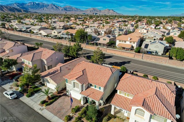 10030 Cambridge Blue Avenue, Las Vegas, NV 89147