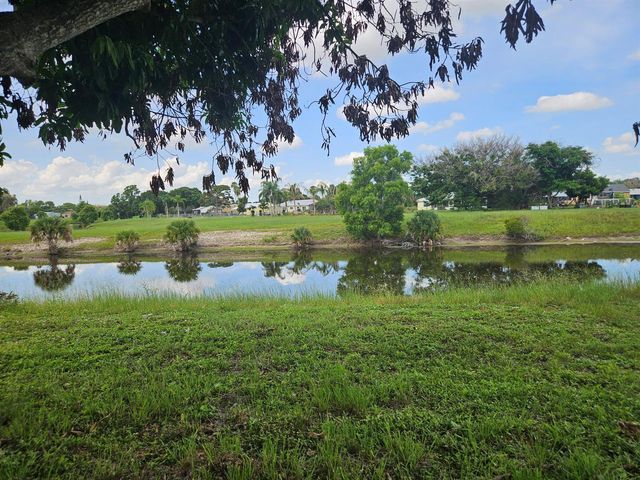 252 SW Cherryhill Road, Port St. Lucie, FL 34953