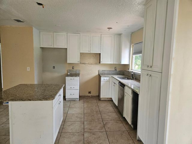 252 SW Cherryhill Road, Port St. Lucie, FL 34953