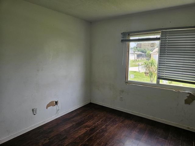 252 SW Cherryhill Road, Port St. Lucie, FL 34953