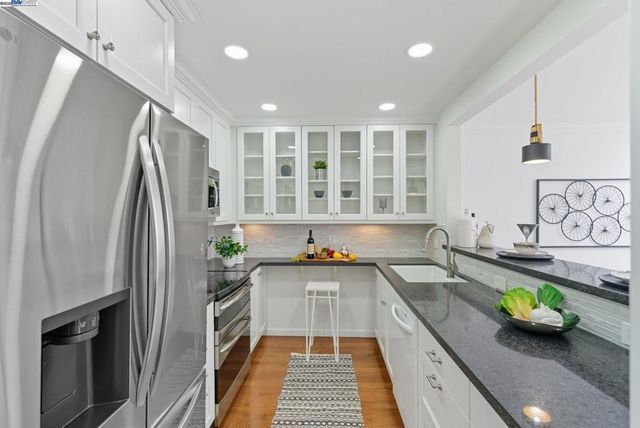 156 Lombard St 28, San Francisco, CA 94111