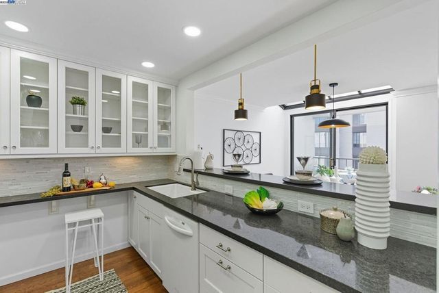 156 Lombard St 28, San Francisco, CA 94111