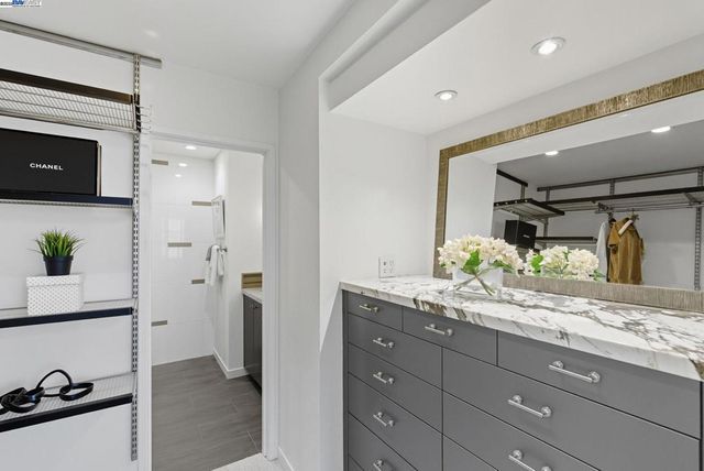 156 Lombard St 28, San Francisco, CA 94111